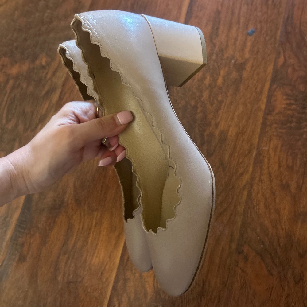 Chloé women’s  8.5 LAUREN SCALLOPED BLOCK HEEL PUMPS